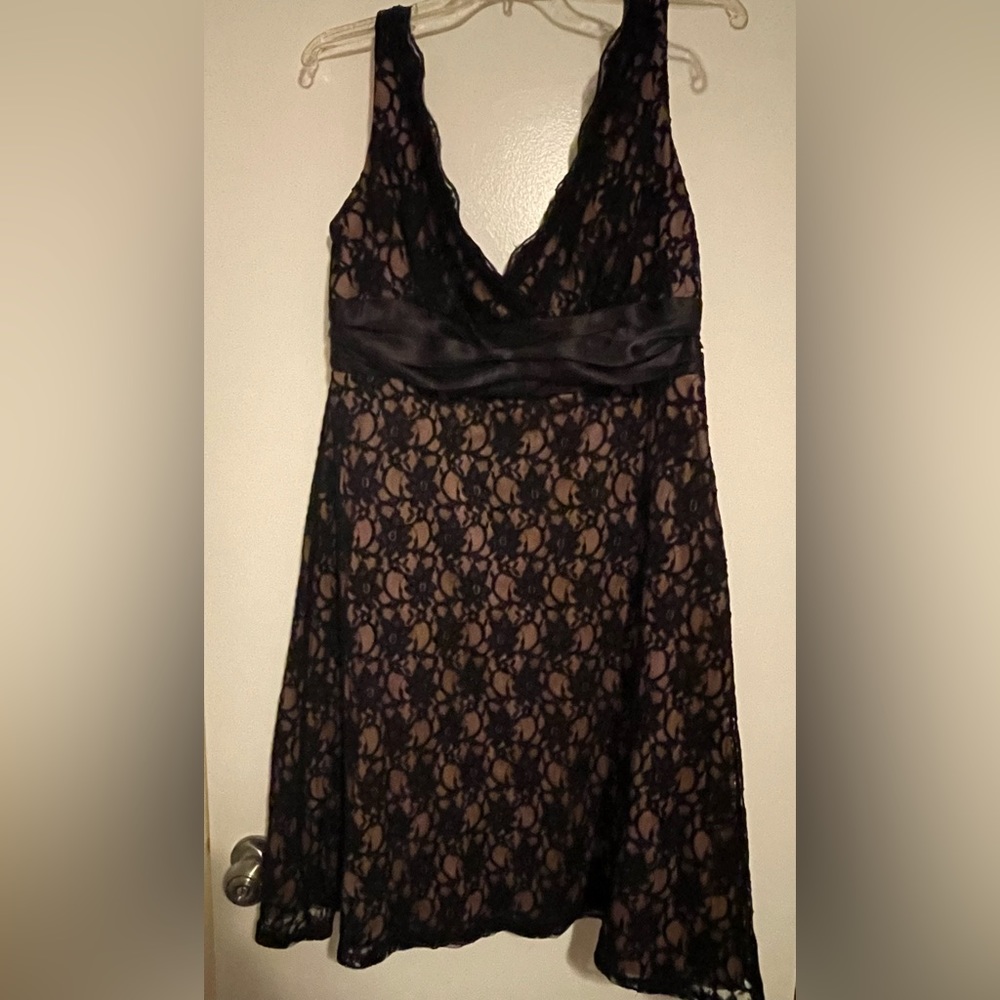Plus size women’s lace dress